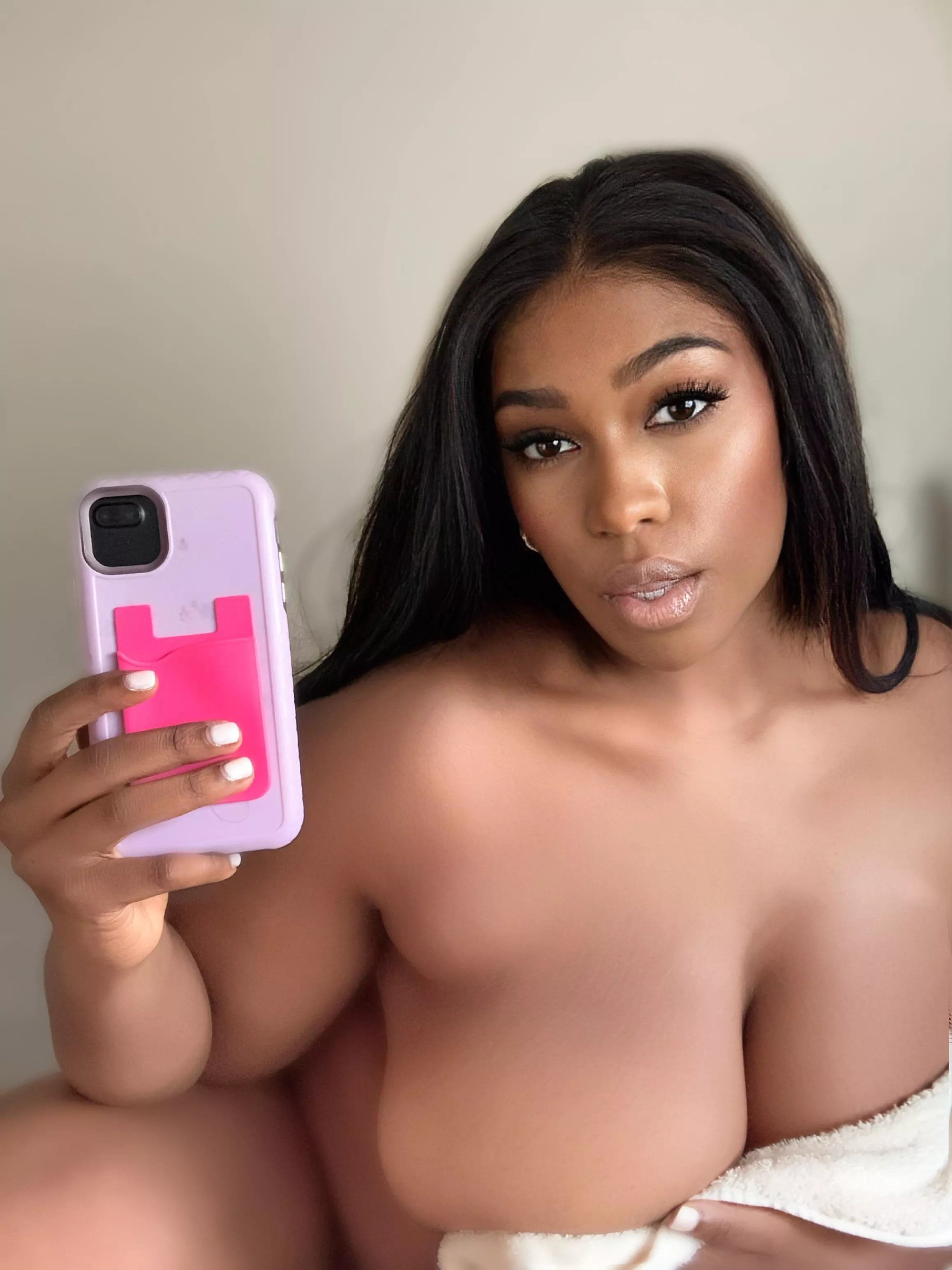 what would you do for selfies like this every morning?😈💕👸🏾