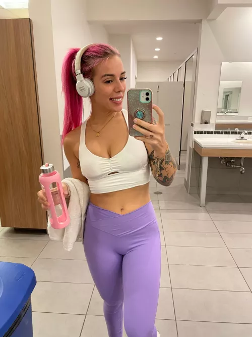 would you fuck me through my leggings? 😏 (@alexawild_) [instagram]