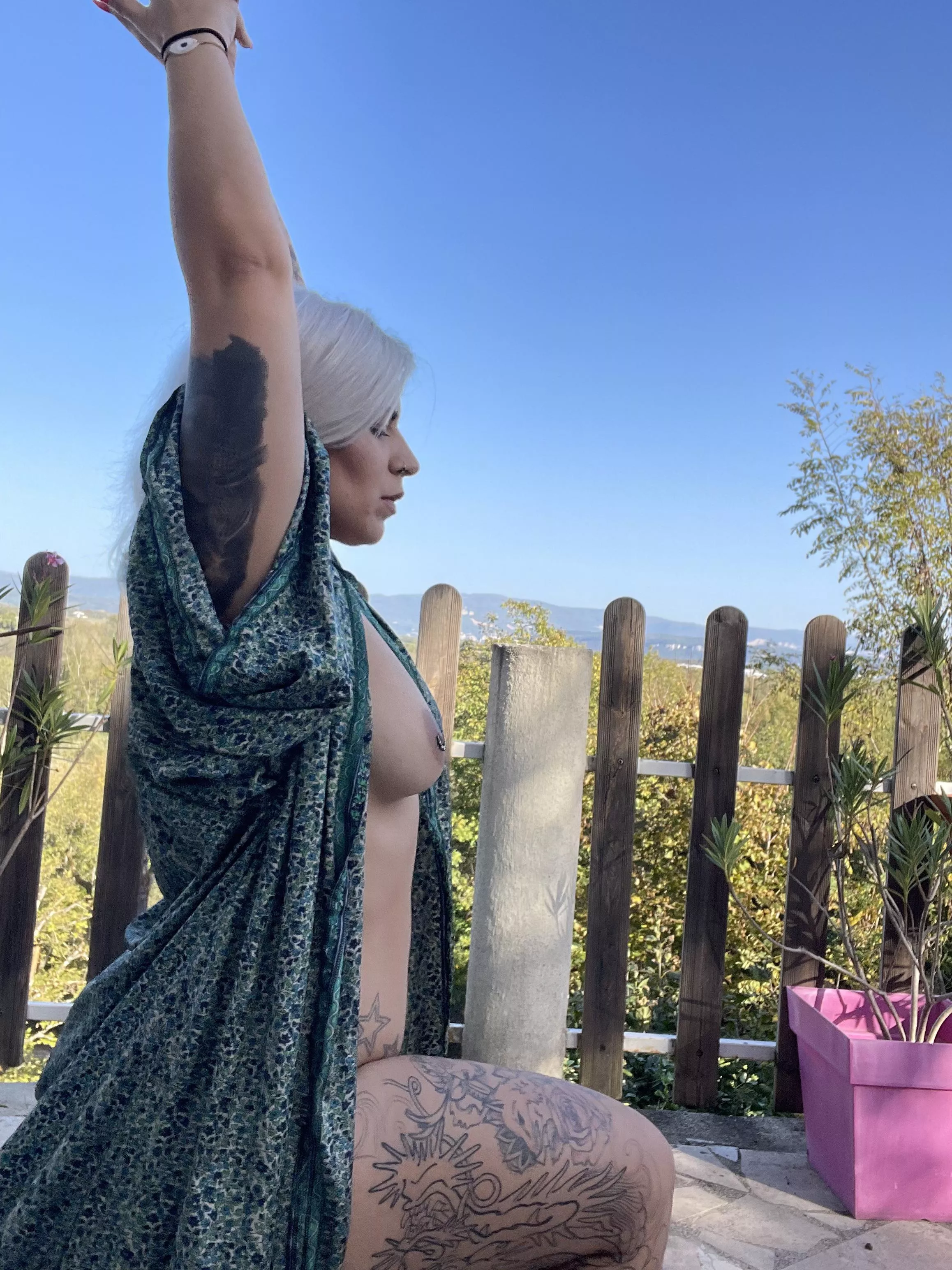 Yoga session outside 🍃✨🔥