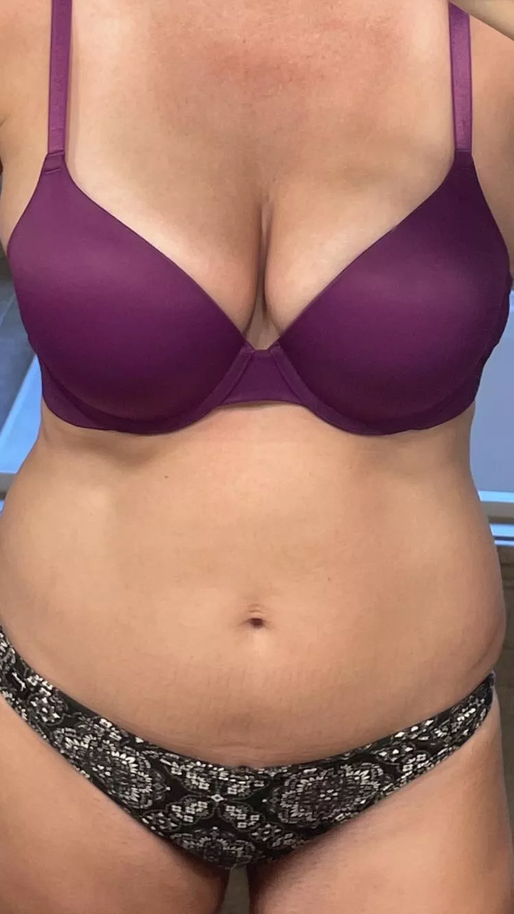 10/20/22 - VS absolute plum w/ black bandana thong (NSFW) [img]