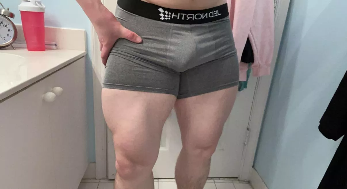 (22M/6”) I know you like what u see, NOW tell me how many licks does it take to get to the center of a lollipop?