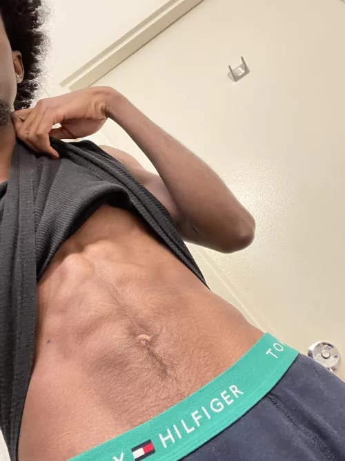 Come rub me down in oil🥵