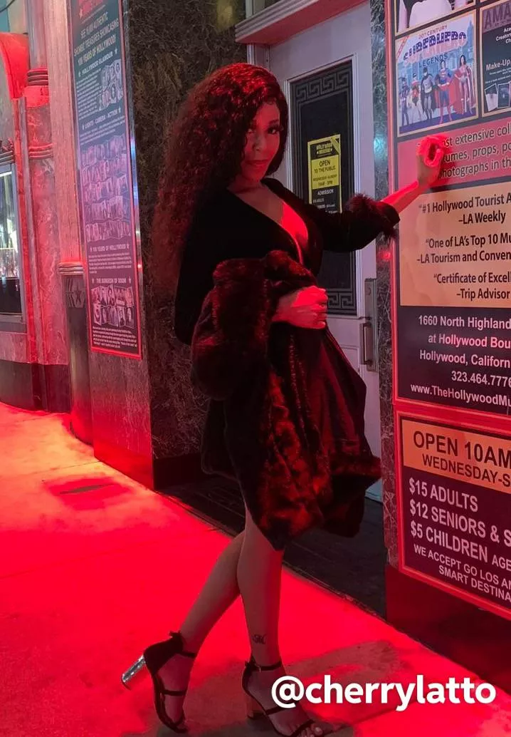 Cum Check out my onlyfans. Link in the comments 💋