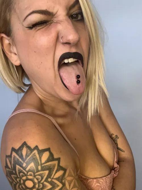 Cum fuck me to the sound of heavy metal playing in the background 😈