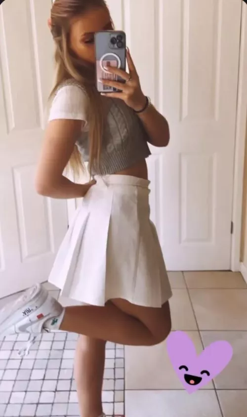 Do you like 18yr olds in skirts? IG: Lills_fweet