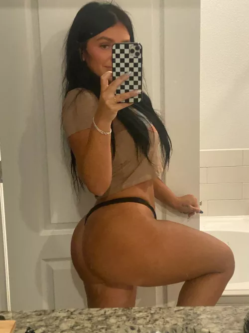 Enjoy this booty selfie