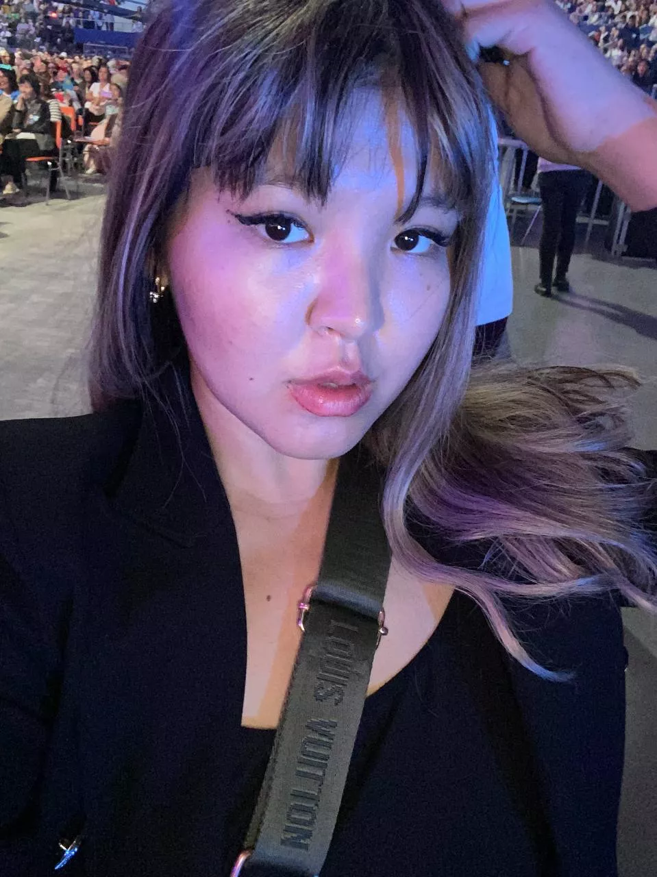 hey today I feel very pretty 👉👈