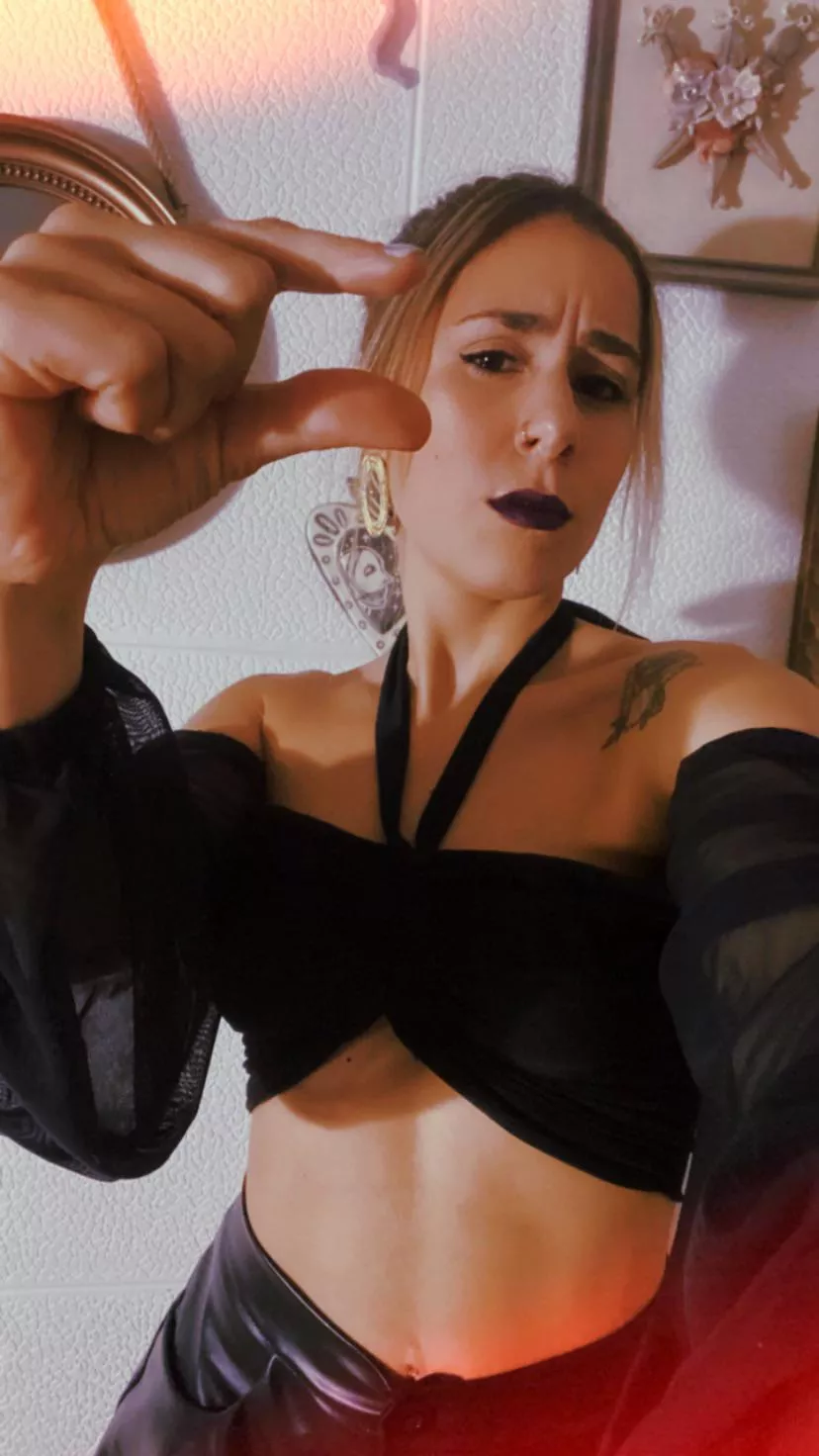 How much space is left to put your clit between my fingers? 😂😂😂 [domme]