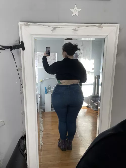 I can wear the fuck out of some milf jeans if I may say so myself 😅💅🏻