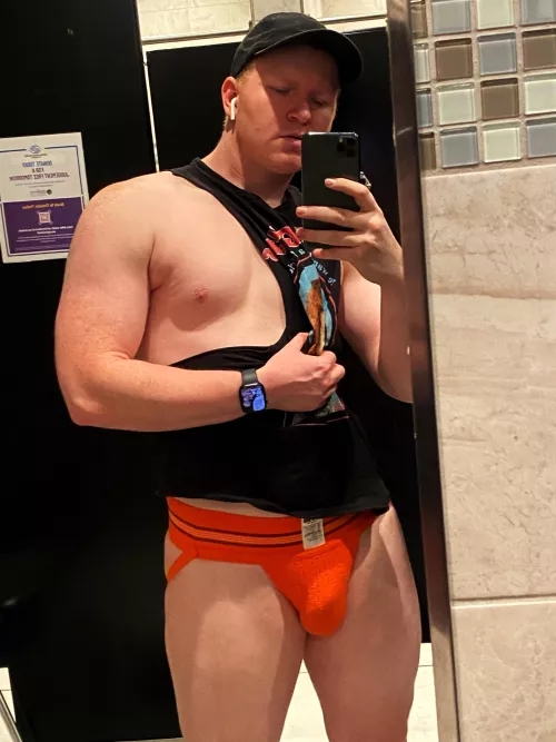 I think we can agree Orange is a good color on me