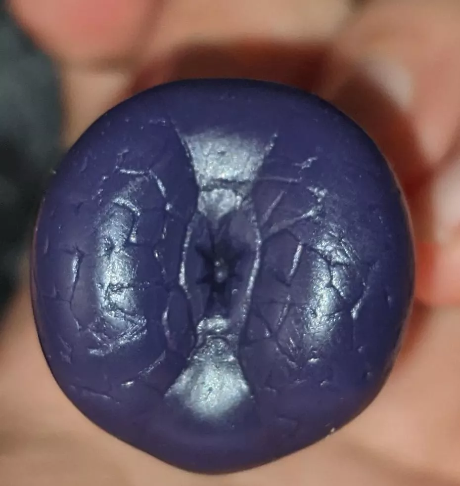 IDK if teenies count but could someone help ID this one? I'm stumped. Looks like an ass but I'm not sure who's.