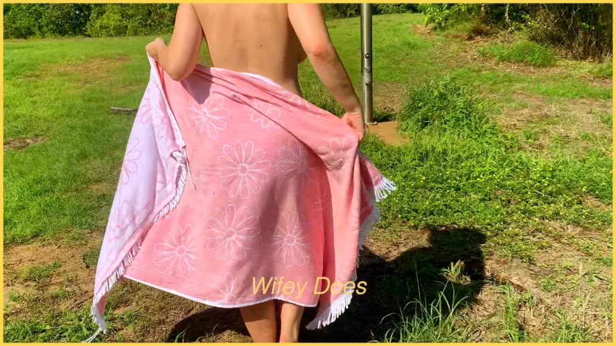 [IG] when you find the shower at the hiking trail @wifeydoes