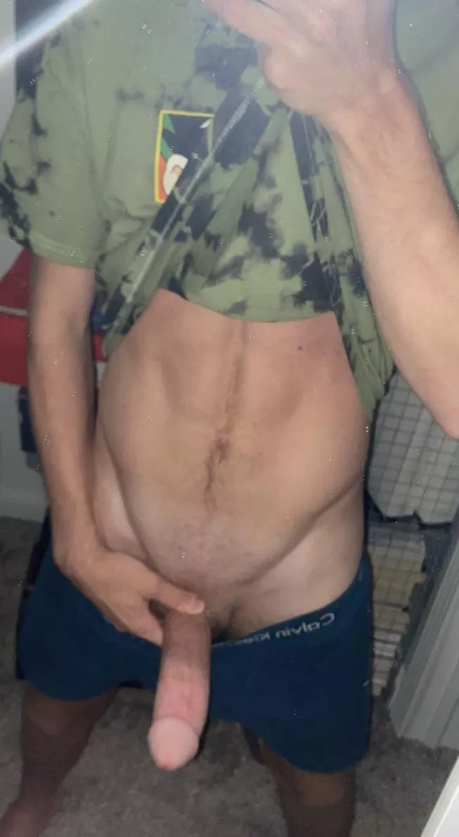 i’m horny someone message me