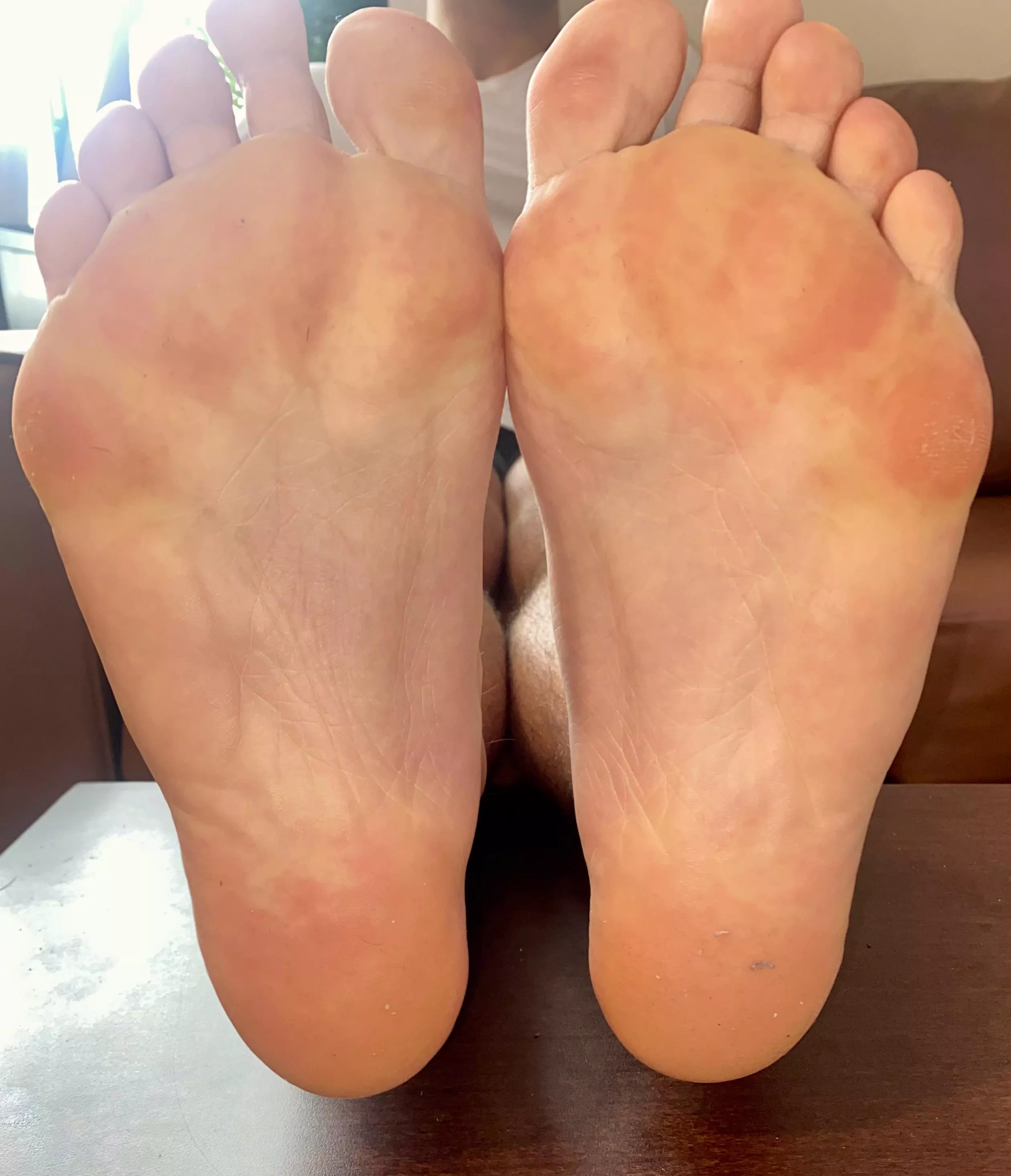 My toes need your tongue between them after a long day 👅