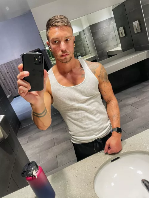 That gym lighting tho 😍