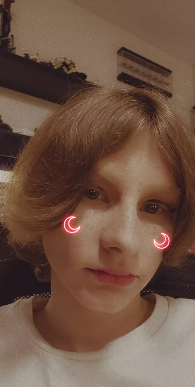 Tried makeup for the first time, didn't do too bad 😊