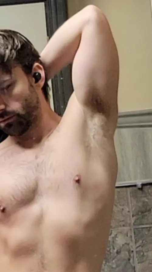 Whiff these pits, babe!