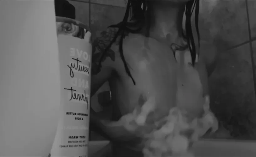 Who doesn’t love soapy titties?!?Full Video on my OF!! 🌶 Free for the next 10 subscribers!!😈💦