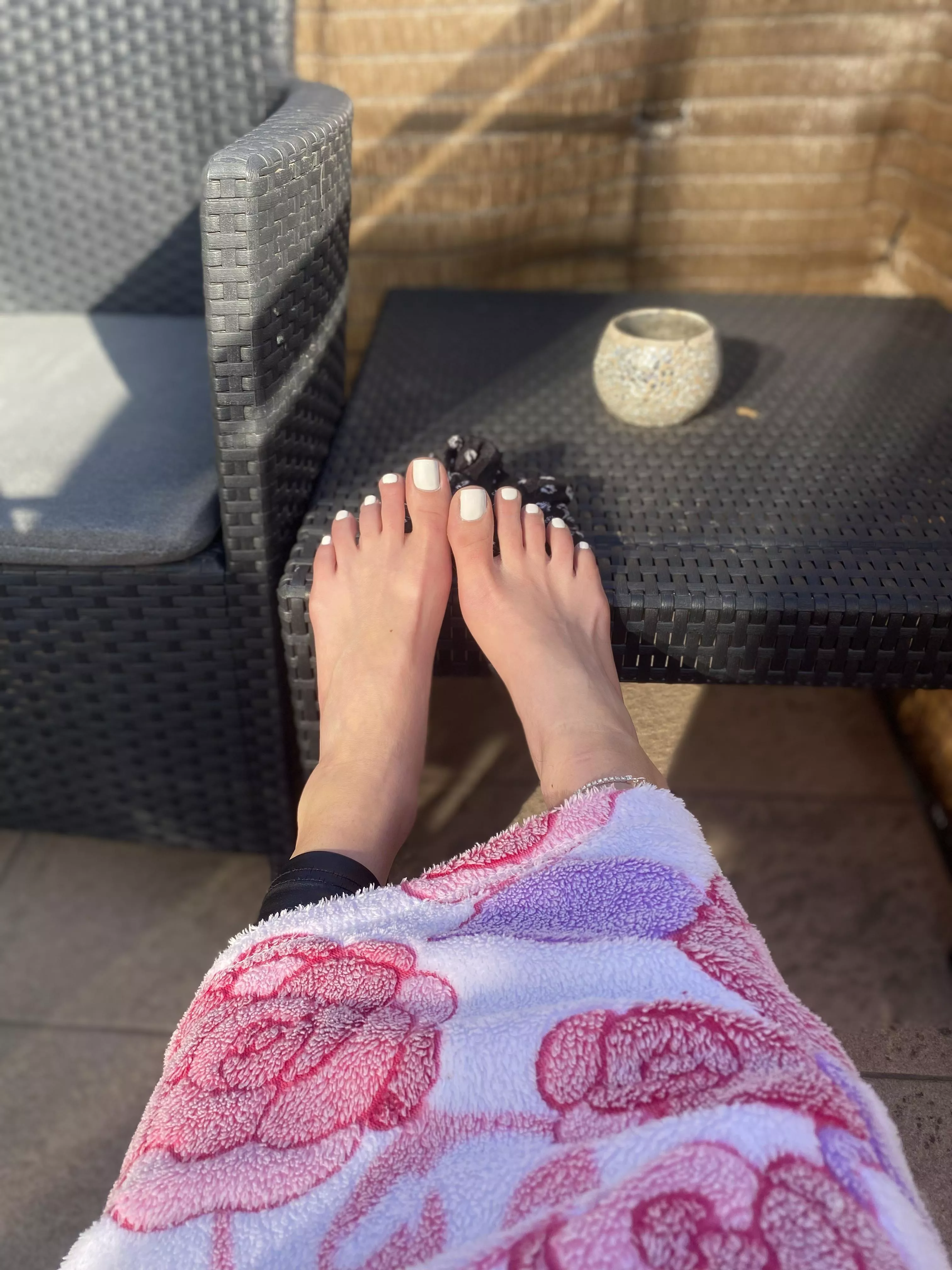 would you warm up my feet with your mouth?:P