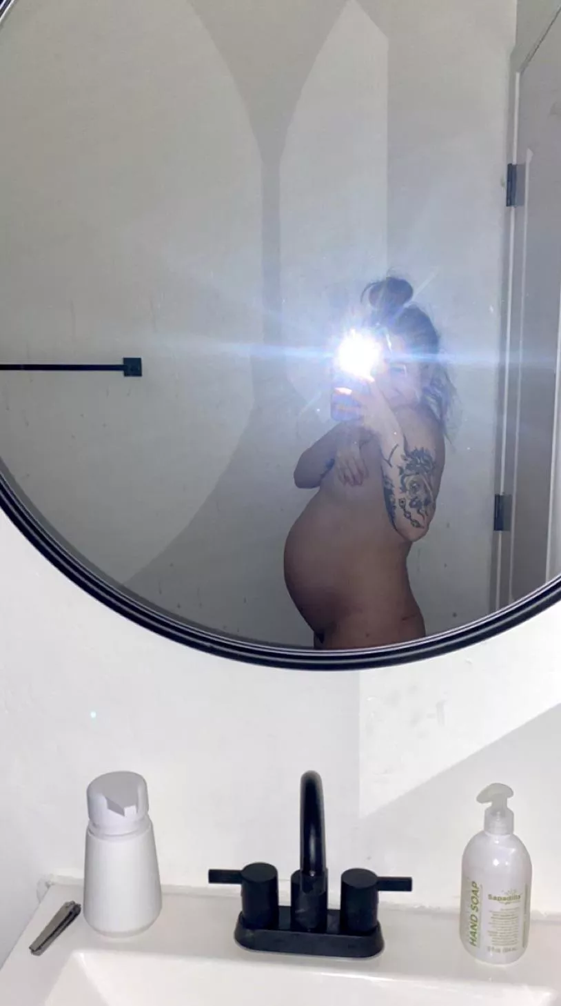 25 weeks pregnant with my first… hoping I’m just as cute with my second pregnancy!