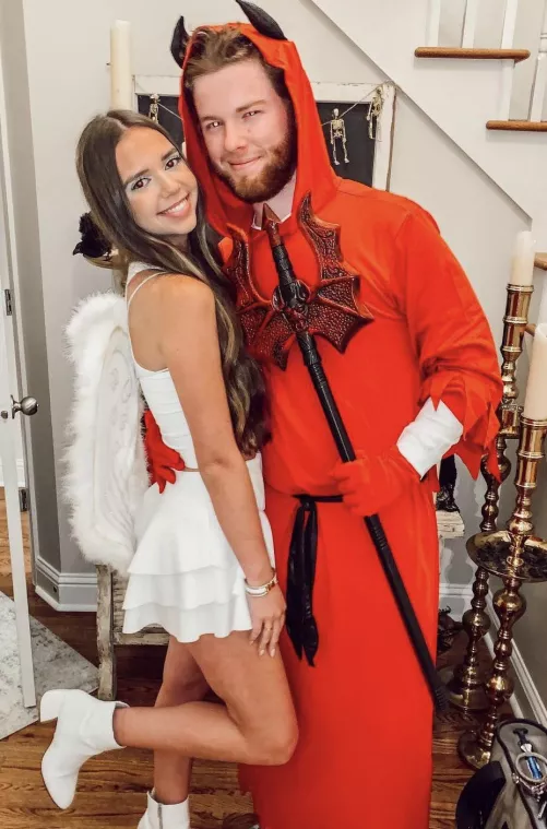 Anyone know my crush or her boyfriend? I want to know what she’s like. DMs open, Kik: brobuddy11. Hmu