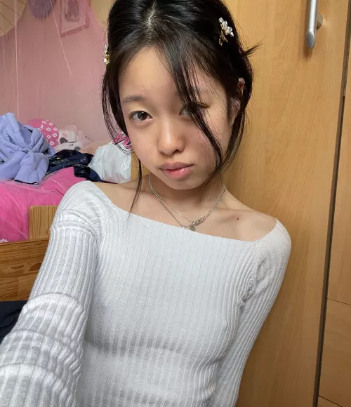 can't go wrong with a white top😽