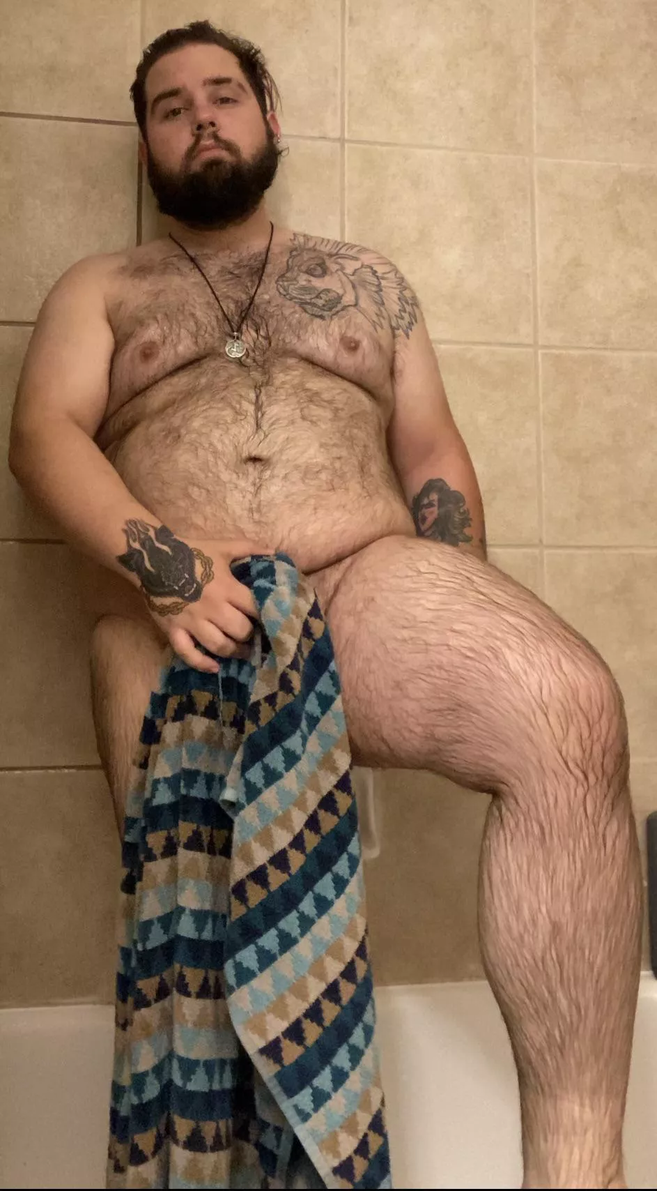 Caught me after a shower, wanna hop in? I’ll get your back 💙