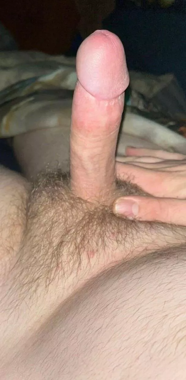 Dm to compare dicks if your same size or bigger I’ll show you my gf