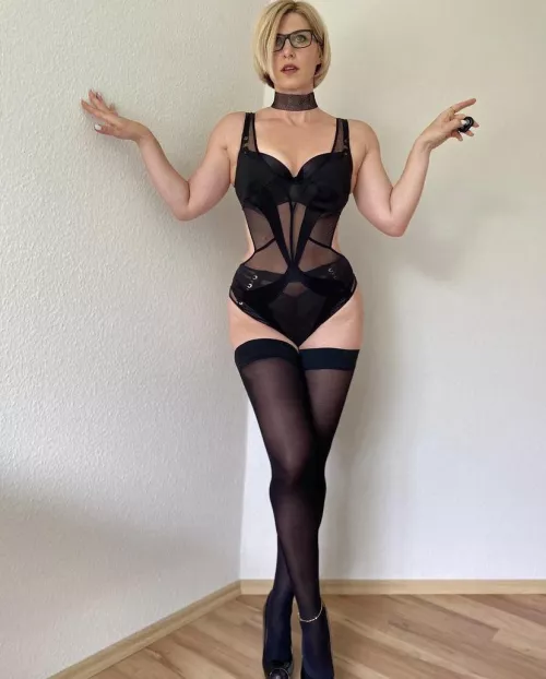 [f] looking for a loyal submissive slave to serve with mommy