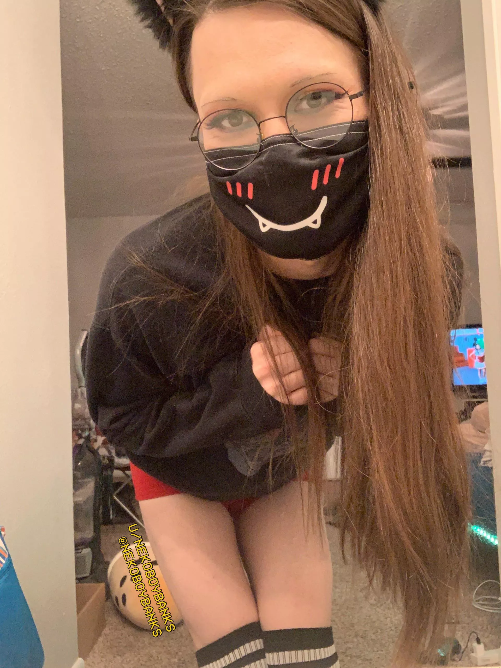 Happy Femboy Friday! 🍂 May your Autumn be filled with femboys to keep you toasty~