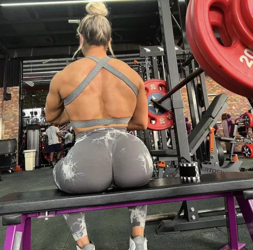 I trained chest and shoulders but the back and booty stole the show