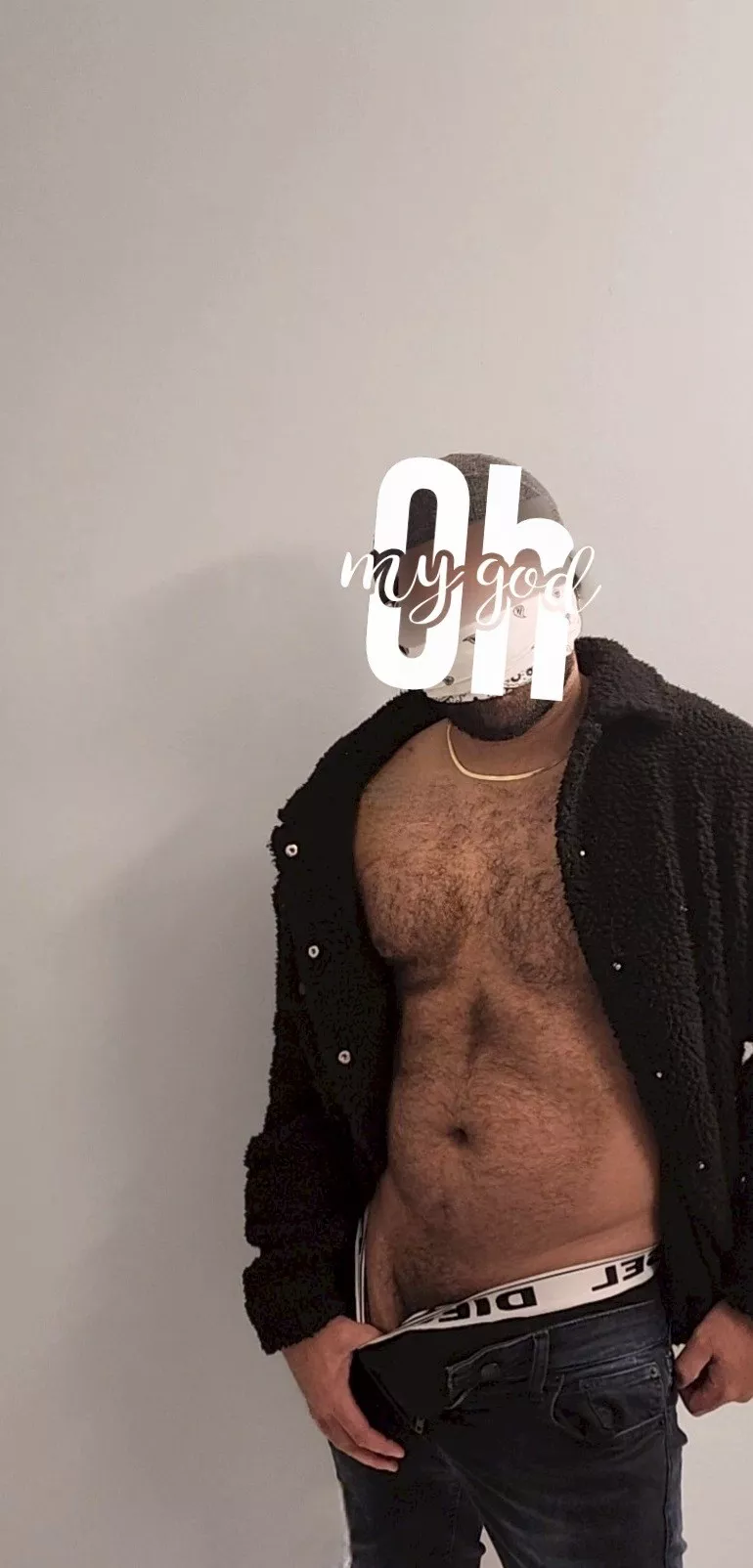 It's getting cold 🥶 and I just want to cuddle up all winter🖤