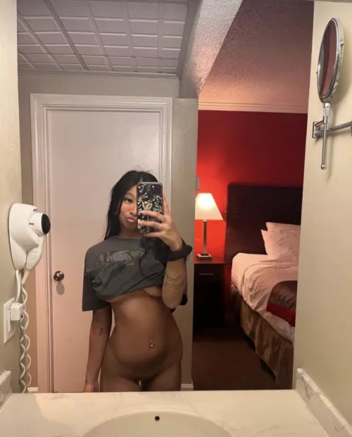 leaking my nudes because im a whore for attention