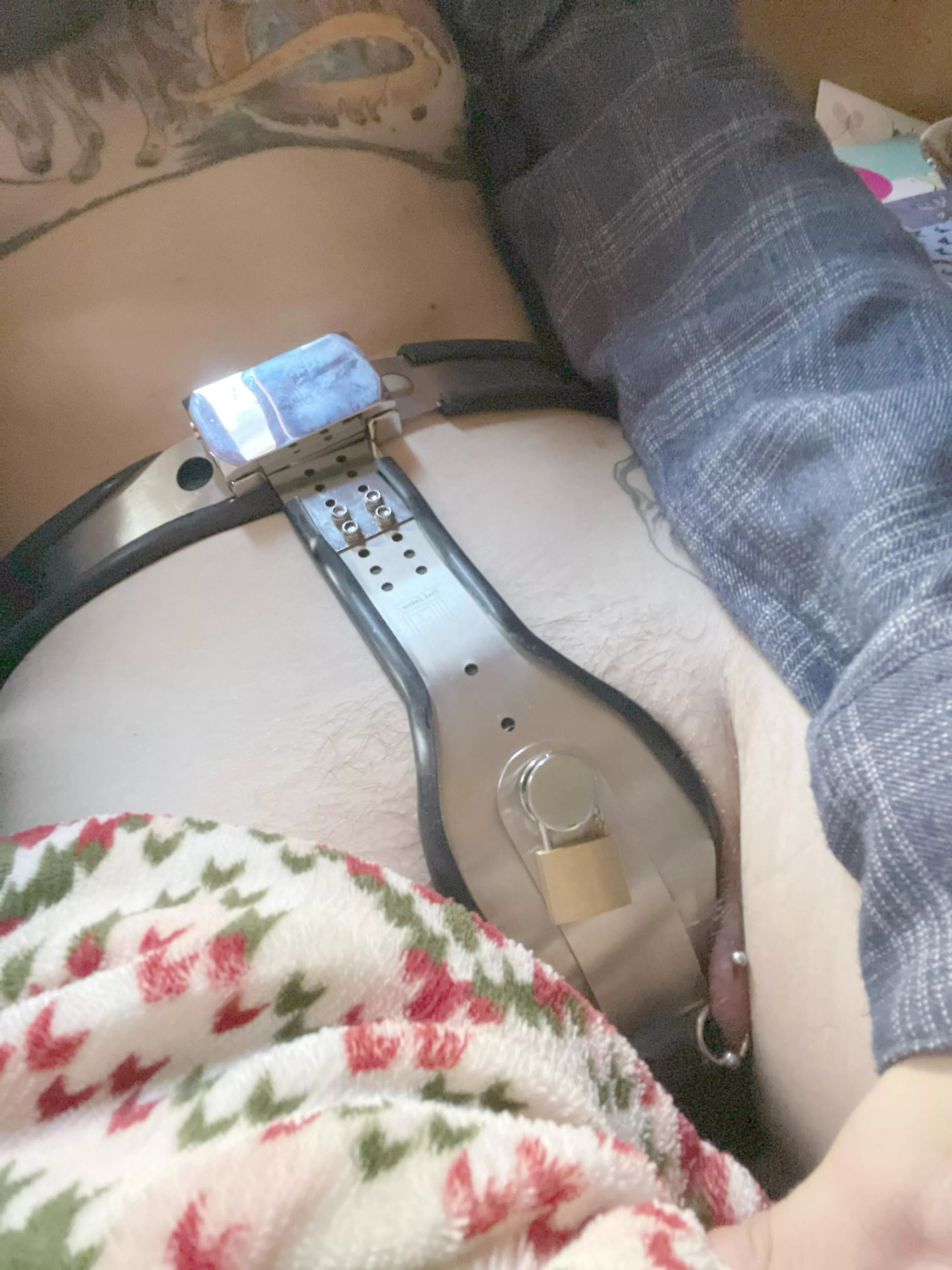 Locked with metal beads in my pussy all day. Please tease me. (It/it’s)