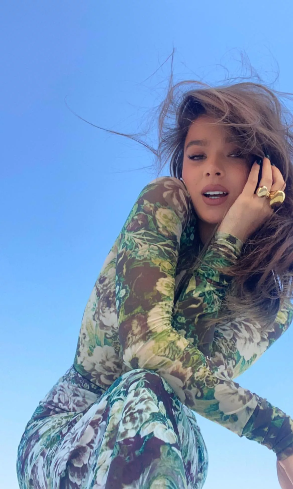 Need someone to RP as Hailee Steinfeld for me please.