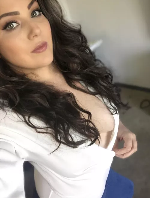 Should I wear a bra with this top? (31)