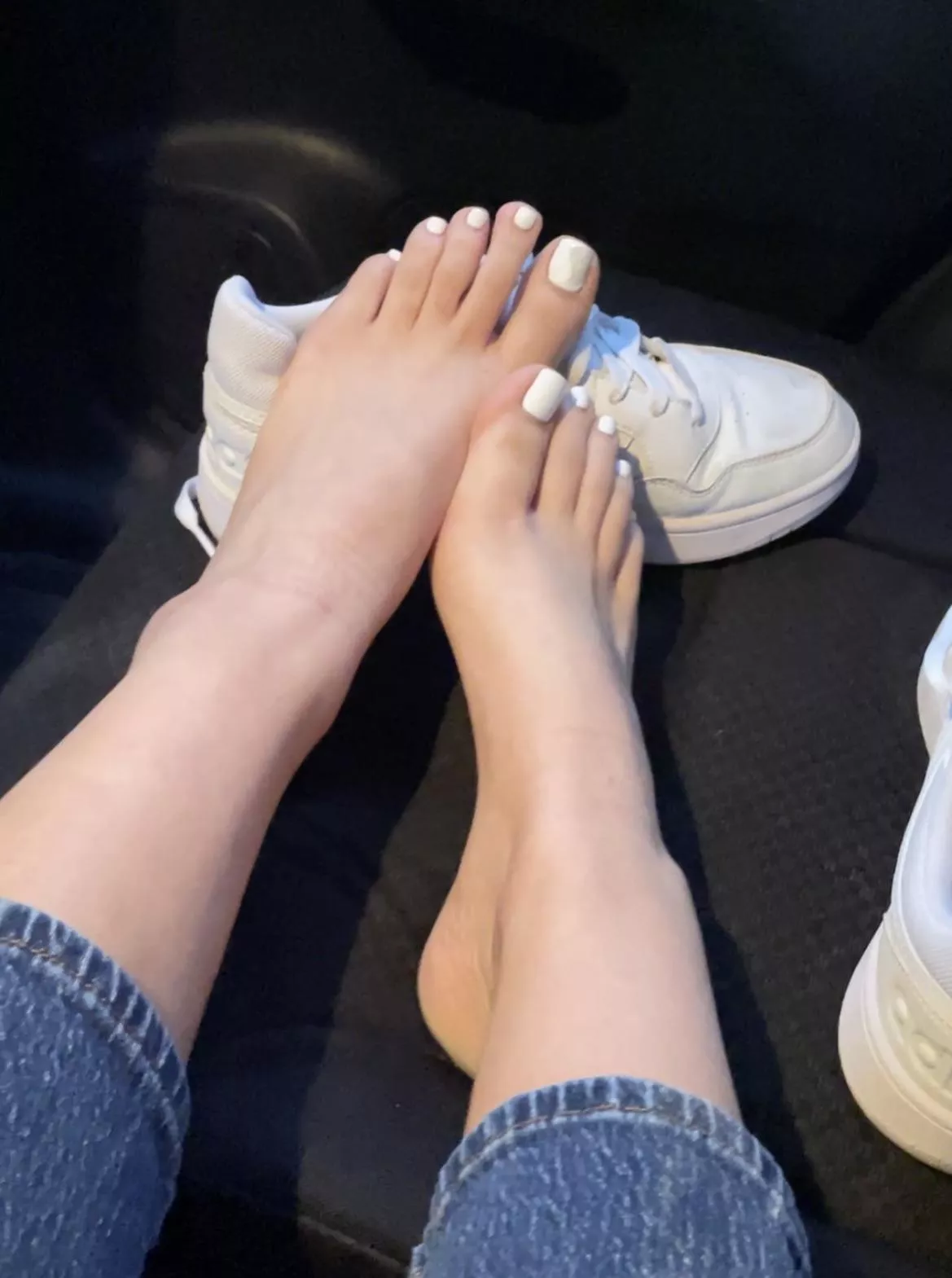 Suck toes or lick arches? 👅