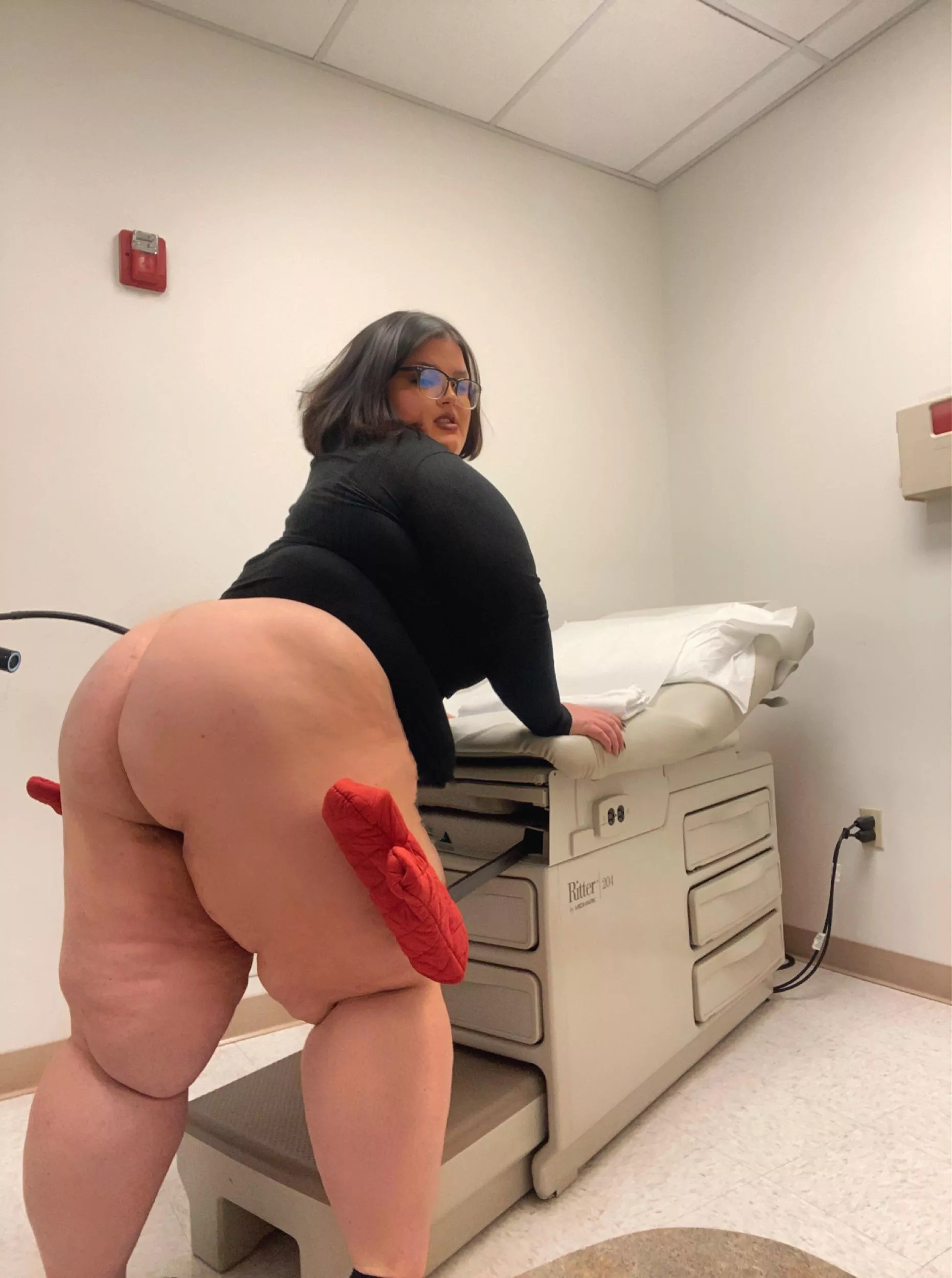 the doctor confirmed it, I have the wettest & tightest, fat pussy on the planet. 🖤