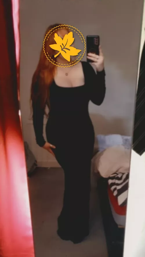 What I wouldn't do to be bent over at my event in this dress.. [f]