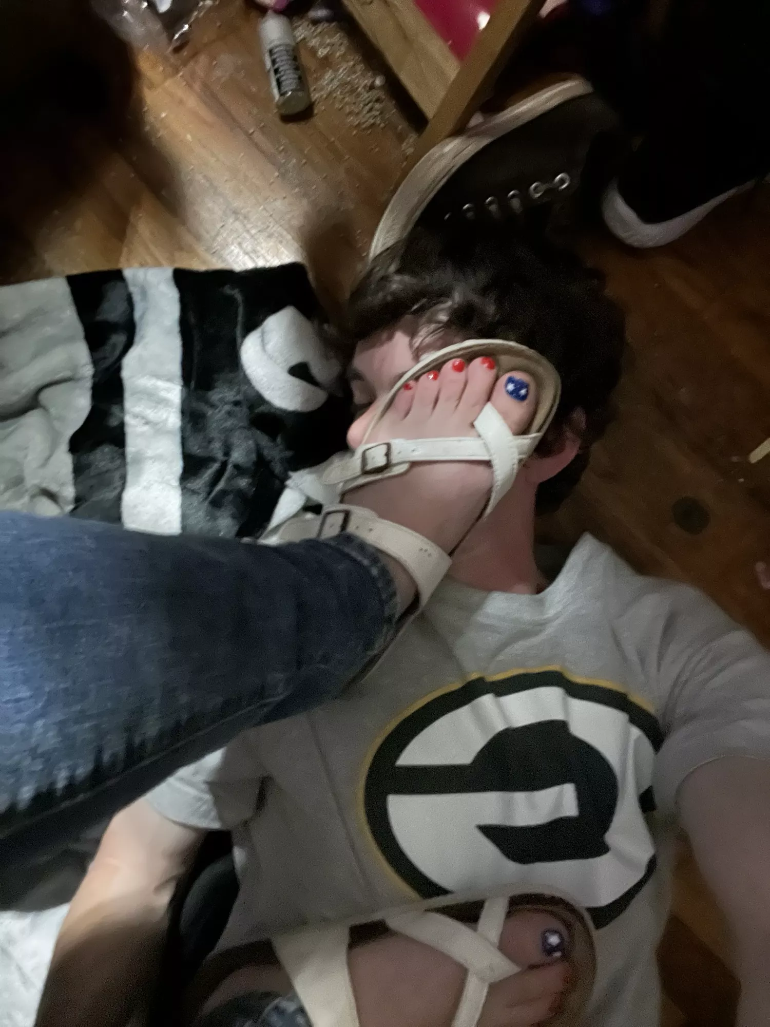 When she genuinely enjoys using you as her foot rest in between other things, a couple hours under the sandals was worth the wait for the few hours under the soles 😍