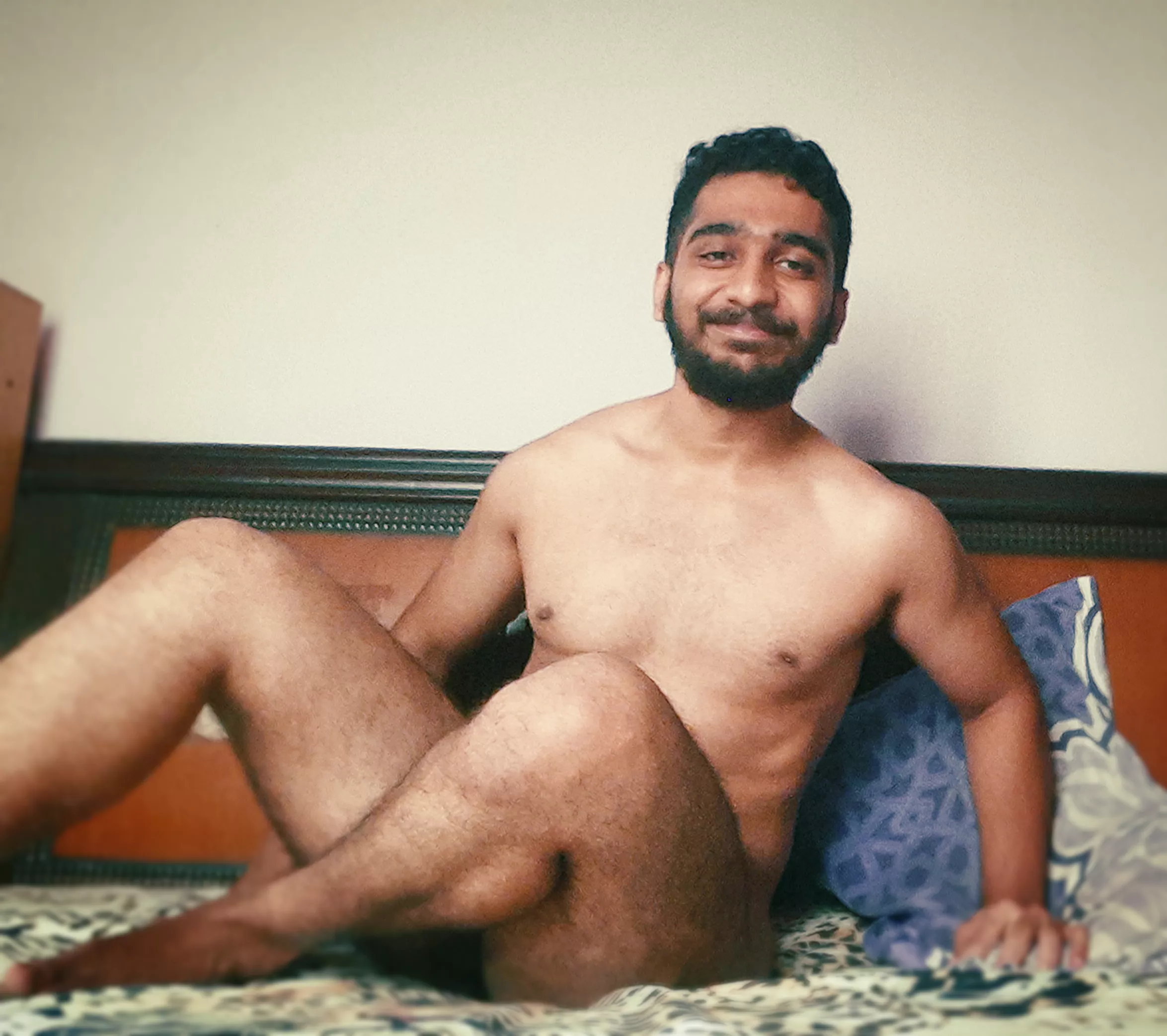 Would be happy if someone draws me for this pose