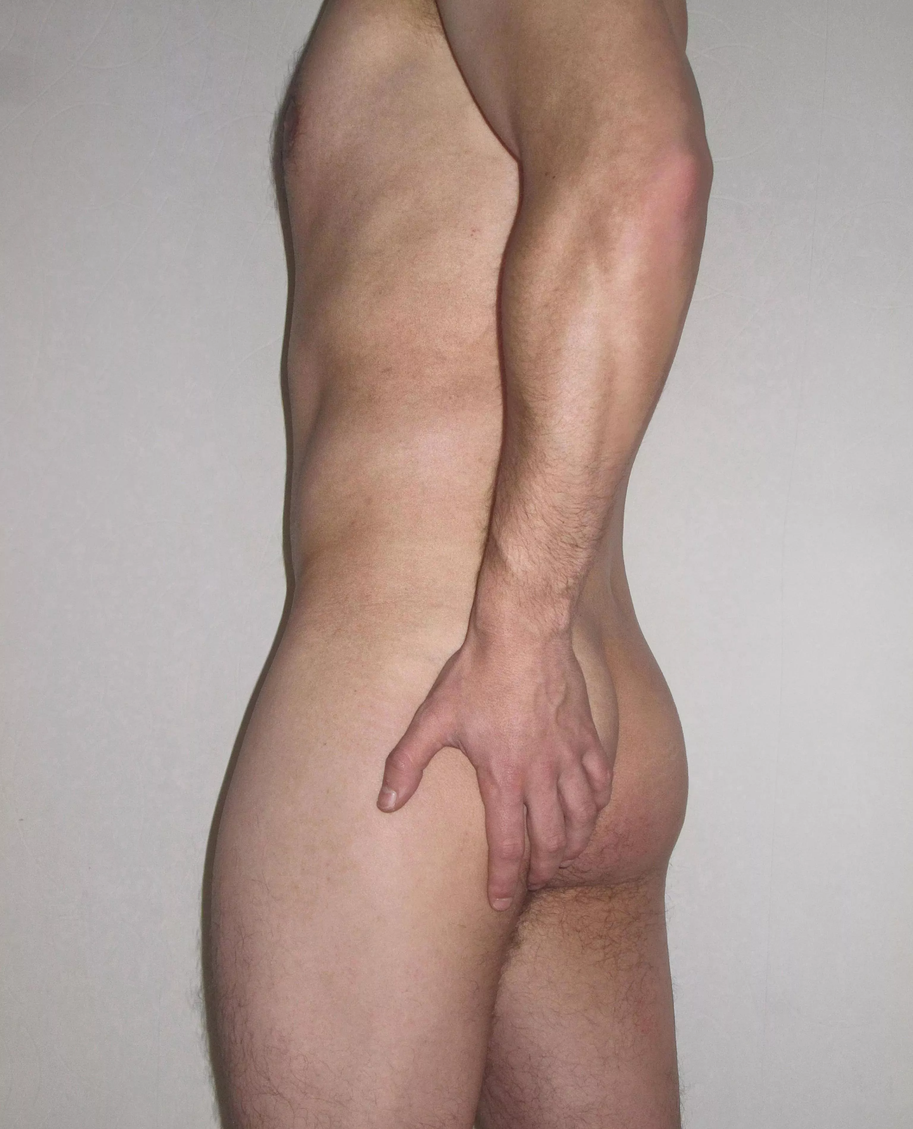 27, inexperienced, average body, never been with a guy