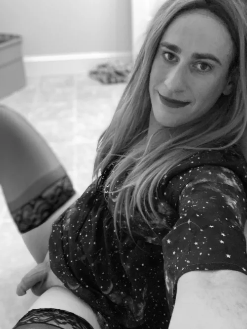 A good sissy knows what to do to get a righteous glazing! 💦