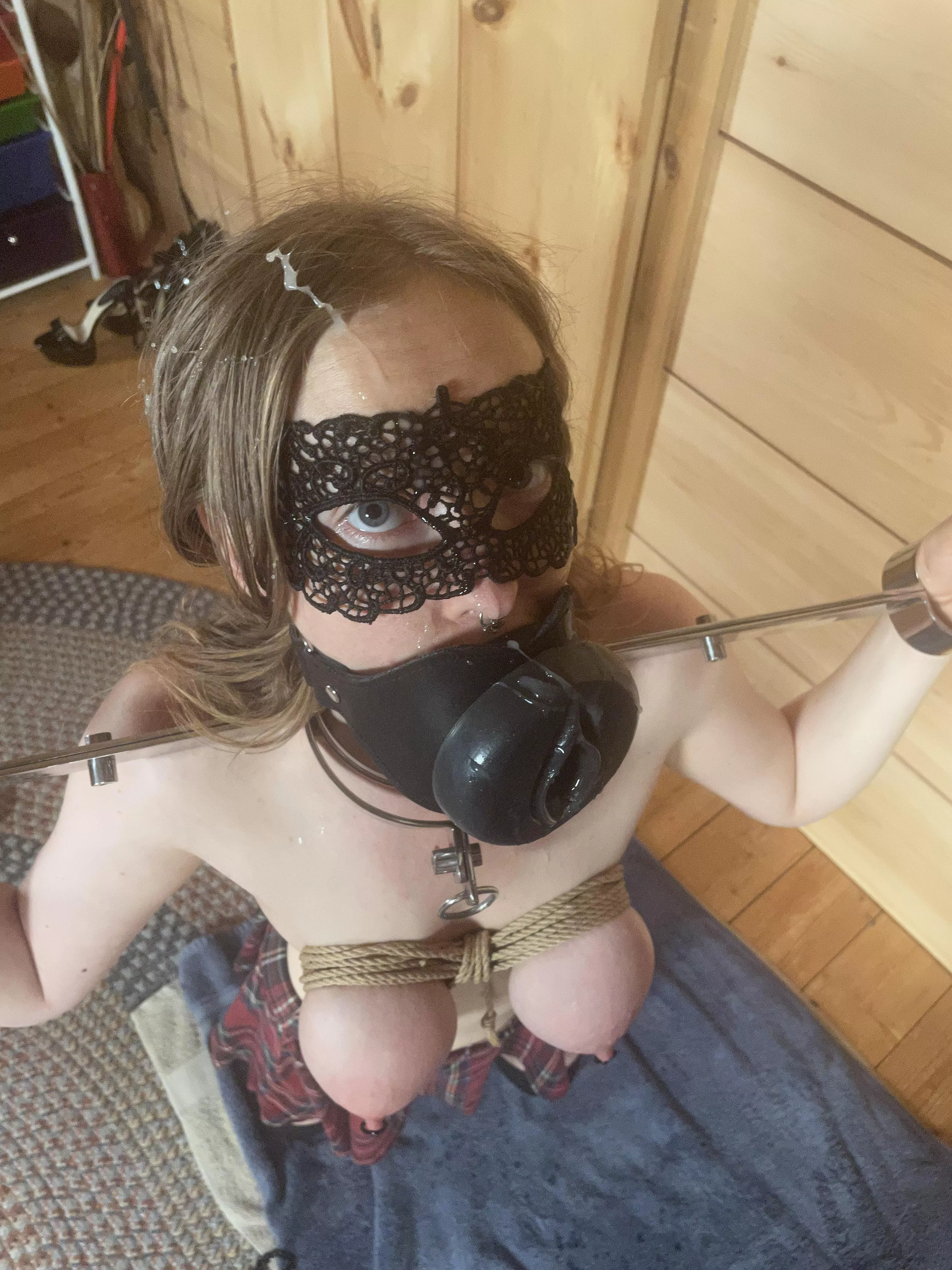 A thoroughly used mouthpussy locked in metal stocks