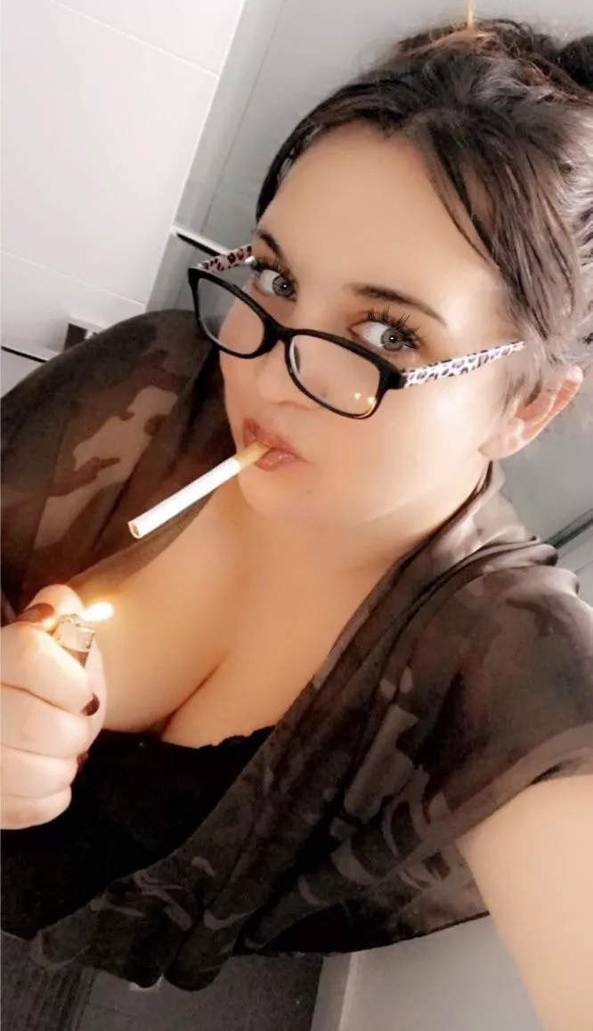 All I need now is a human ashtray 😈