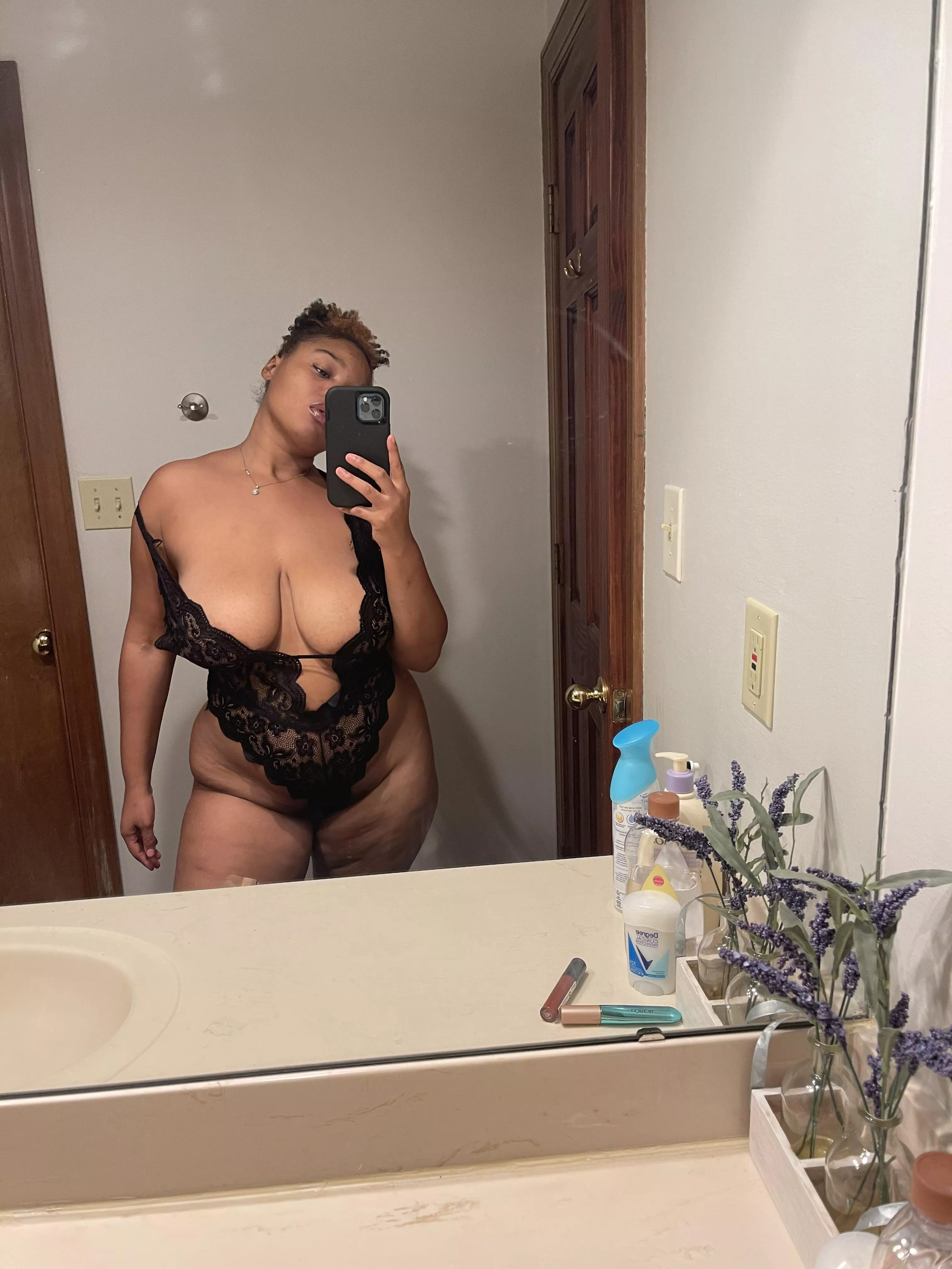 💙ALL NATURAL💙Ebony Goddess💙5$ only fans💙solo and b/g, twerking, super INTERACTIVE W fans💙video calls, rates and snap premium💙SC: Ashtronomical23 💙