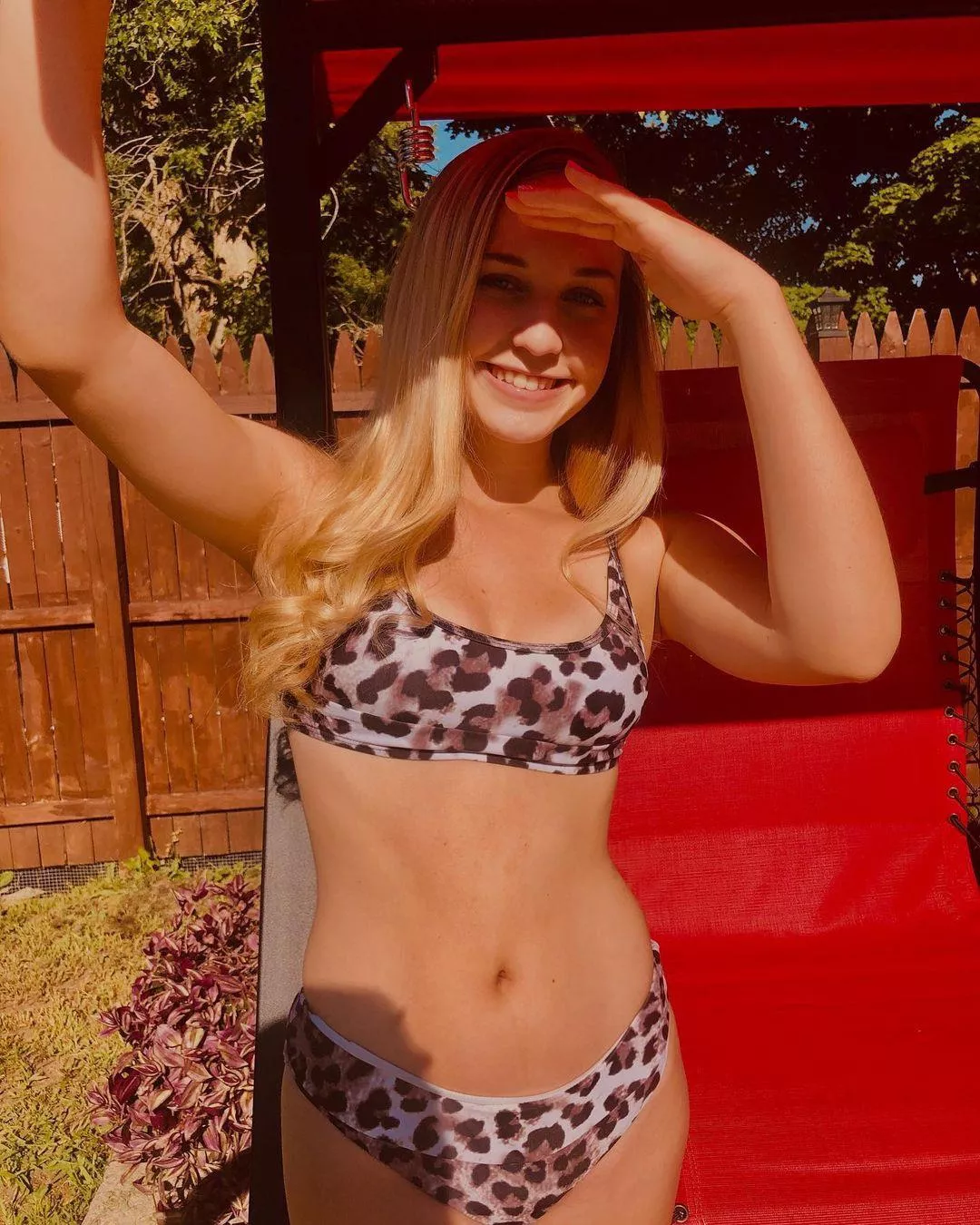 Can anyone tribute my crush? Gooning to her on my tv rn