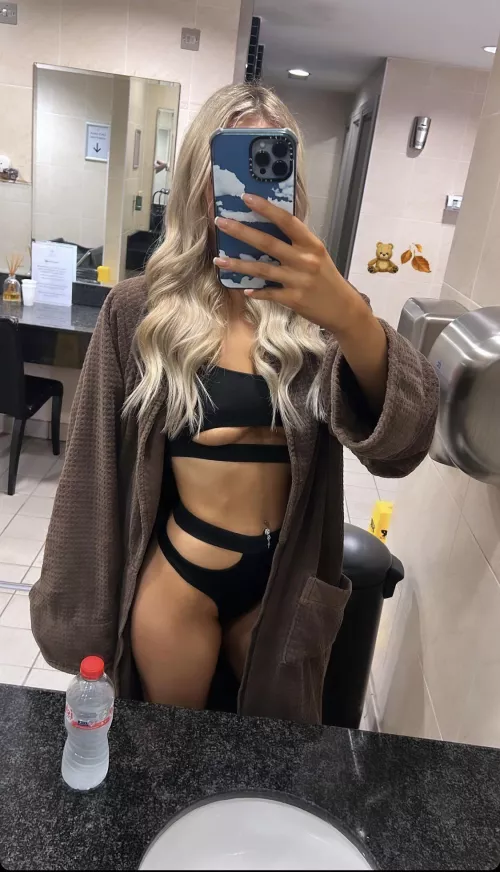 Chav underboob