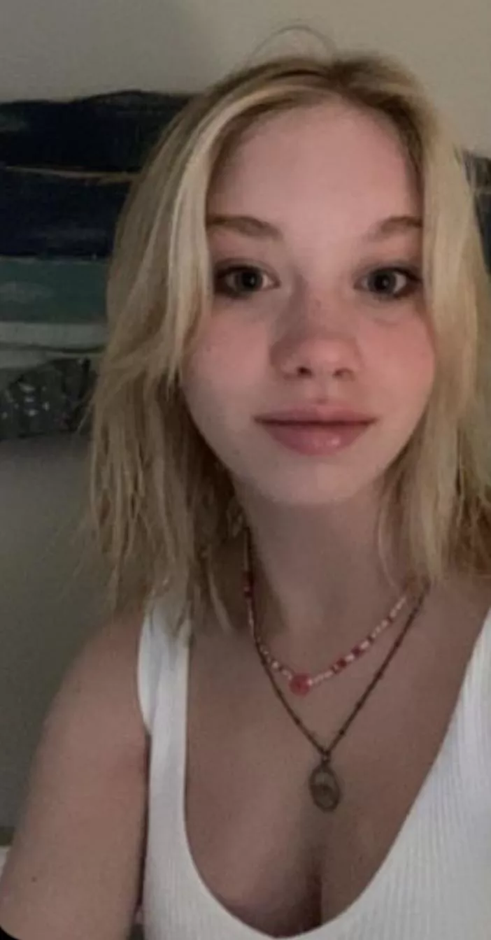 dm me if you wanna cum trib her (nl) i have more photos