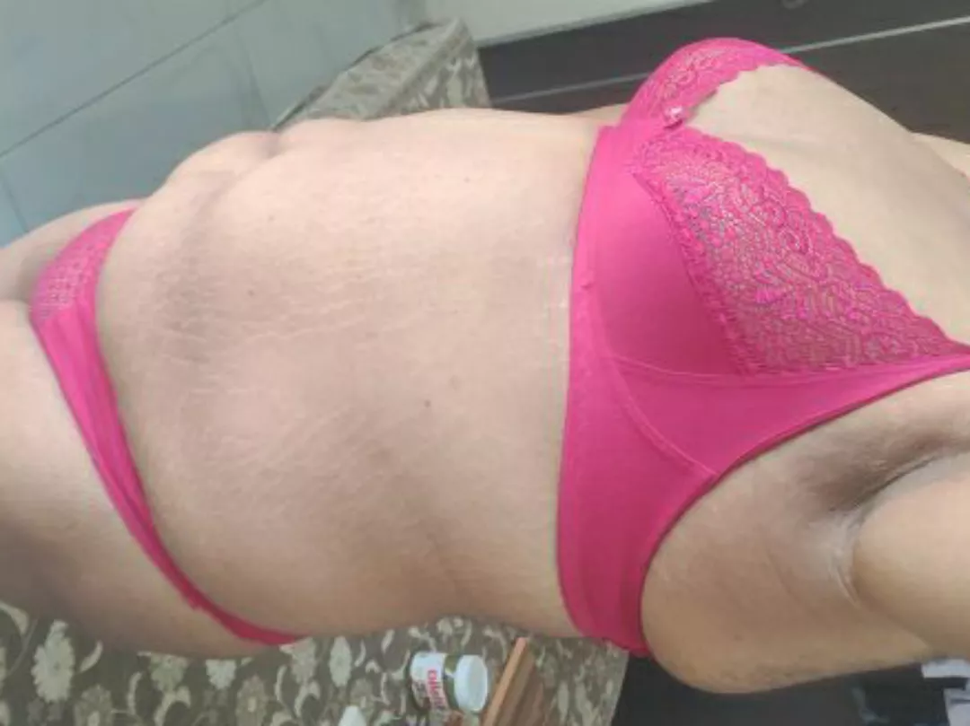 Enjoying the weekend in my lingerie. Indian sissy. HMU.
